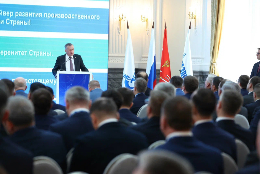 Выступление Густова на совещании компаний группы МРГ 2026.jpg