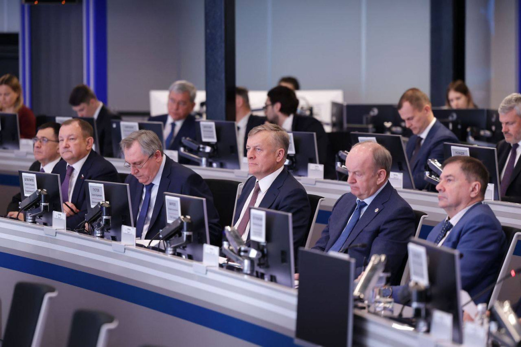 Артем Верхов Владимир Марков Сергей Густов.jpg