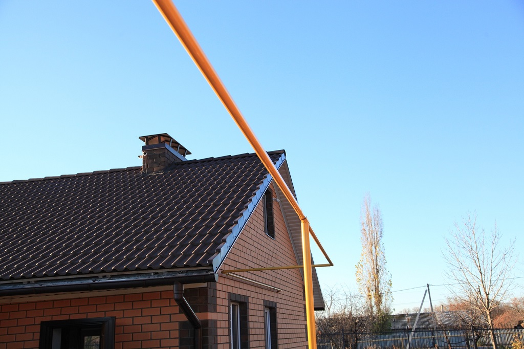 Дымоход и газовая труба 2026.JPG